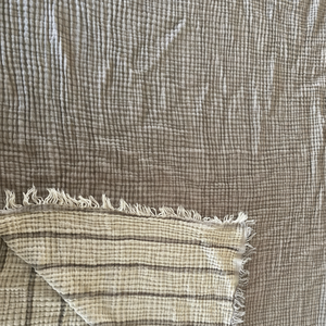 Manta de muselina a rayas teñida de hilo para casa - Product Image 1