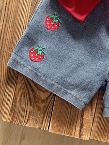 Conjunto <span class=keywords><strong>de</strong></span> <span class=keywords><strong>Ropa</strong></span> Casual <span class=keywords><strong>de</strong></span> Verano para Niñas, Top <span class=keywords><strong>sin</strong></span> Mangas con Bordado <span class=keywords><strong>de</strong></span> Fresa y Pantalones Cortos <span class=keywords><strong>de</strong></span> Mezclilla, 2 Piezas - Product Image 5