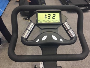 Vélo de spinning à transmission par courroie LD-920 avec <span class=keywords><strong>compteur</strong></span>, volant d'inertie de 24 kg, capacité de 180 kg pour la maison et la salle de sport - Product Image 3