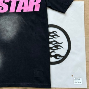 Set Estivo di Alta Qualità con T-shirt e Pantaloncini Vintage Effetto Usurato, Stampa Luxury Streetwear Deep Hell Star Man, con Etichette NFC Scan - Product Image 5
