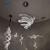 Lustre moderne en acrylique de luxe, design en spirale, sur mesure, lustre décoratif pour villa, grand lustre pour plafond haut