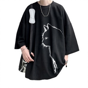 T-shirt noir surdimensionné pour homme avec imprimé chat blanc, manches courtes, col rond, style streetwear, tissu jersey respirant, coupe ample - Product Image 1