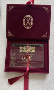 Caja de Invitaciones de Boda de Lujo Personalizada en Color Borgoña, Reutilizable, de Papel Rígido Recubierto de Terciopelo, con Estampado Dorado e Impresión de Logotipo Personalizado - Product Image 3
