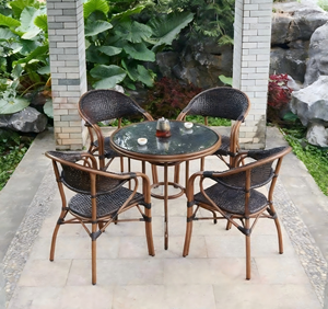 Set di Sedie e Tavolo <span class=keywords><strong>da</strong></span> Esterno in Stile Vintage Francese per Giardino e <span class=keywords><strong>Balcone</strong></span>, Set Bistrot in Metallo e Rattan per Caffè - Product Image 1