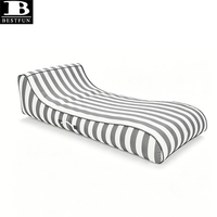 Chaise longue gonflable de qualité supérieure en tissu imperméable, résistante, à rayures, pour la plage, les centres de villégiature et les jardins.