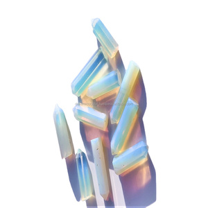 Vente en gros : Pointe de cristal de quartz opale blanche naturelle sculptée dynamique, de haute qualité, pierre précieuse de guérison, décoration d'intérieur Feng Shui - Product Image 1