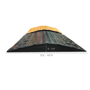 Reductores de velocidad de goma 50x40x5cm cuadrados para tráfico vial y estacionamientos - Product Image 3