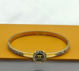 Nuovo bracciale da donna in acciaio inossidabile retrò europeo e americano semplice alla moda - Product Image 5