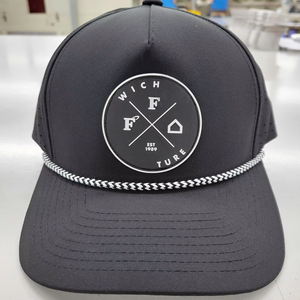 Personalizado 5 paneles negro blanco perforado diseño Snapback impermeable poliéster Golf gorra de béisbol bordado a mano Puff estilo deportivo - Product Image 1