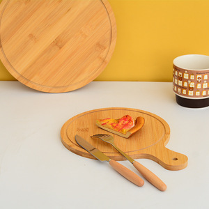 Tabla de bambú redonda para pizza, color madera natural, para servir carne, postres y en fiestas. - Product Image 2