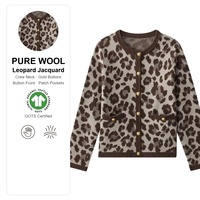 Kardigan Rajut Wanita Wol Murni Motif Leopard Bersertifikasi GOTS Kerah Bulat Kancing Emas Saku Tempel - Laris Terjual