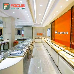 Vitrina de Vidrio Premium con Marco Metálico, Base de Madera, Múltiples Niveles, con Cerradura, Iluminación LED Ajustable, Mueble de Alta Calidad para Joyería - Product Image 4