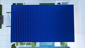 Esterno retrattile impermeabile motorizzato elettrico roll down chiaro patio zip traccia schermo per pergola in alluminio - Product Image 6