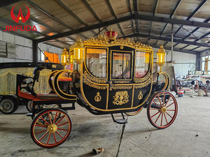 Chariot de luxe de style Cendrillon pour événements, avec accents dorés et sièges confortables - Product Image 4