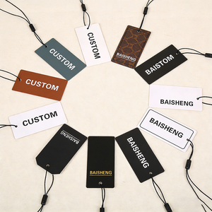 Étiquettes suspendues personnalisées en cuir PU de luxe |   Étiquettes de marque en relief et dorées pour vêtements et accessoires de mode - Product Image 4