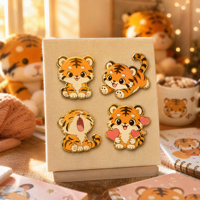 Badge de revers en émail dur motif Tigre de dessin animé mignon et fruit, design Kawaii personnalisé, finition miroir lisse, plaqué or, vente en gros, logo