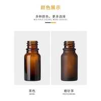 10 ml givré brun essentielle de bouteille en verre cosmétique paquet 10 ml givré ambre cosmétique bouteille avec 18/410 en bois gouttes