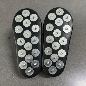 Kendinden tesviye özelliği ve dayanıklı kauçuk malzeme ile epoksi zeminler için yenilikçi başak ayakkabı - Product Image 3