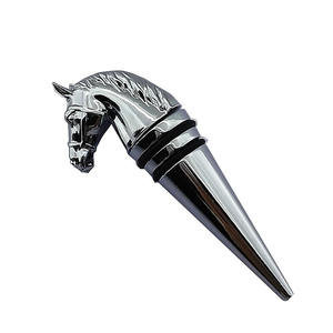 Verseur à vin et bouchon de bouteille en métal personnalisable avec joint sous vide, design mignon de tête de cheval, option de logo personnalisé pour Noël - Product Image 2