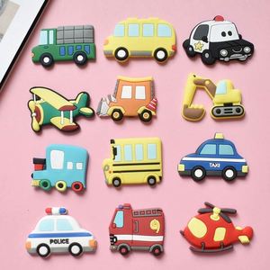 Cadeau promotionnel, prix de gros personnalisé, aimant de réfrigérateur en PVC, aimant de réfrigérateur en résine 3D personnalisé en forme de voiture - Product Image 1