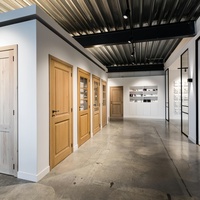 Porte d'entrée battante intérieure en bois massif de qualité supérieure, bien scellée, certifiée CE, résistante aux balles, pour projets modernes d'appartements et de villas