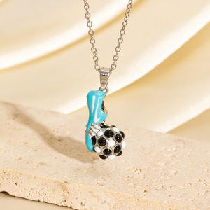 สร้อยคอจี้รูปทรงเรขาคณิตสไตล์สปอร์ตสำหรับผู้หญิง ดีไซน์เฉพาะตัว ประดับเพชรซิร์คอน ชุบทอง 18K บนทองแดง เหมาะสำหรับแฟนฟุตบอล สวมใส่ได้ทุกวัน - Product Image 5