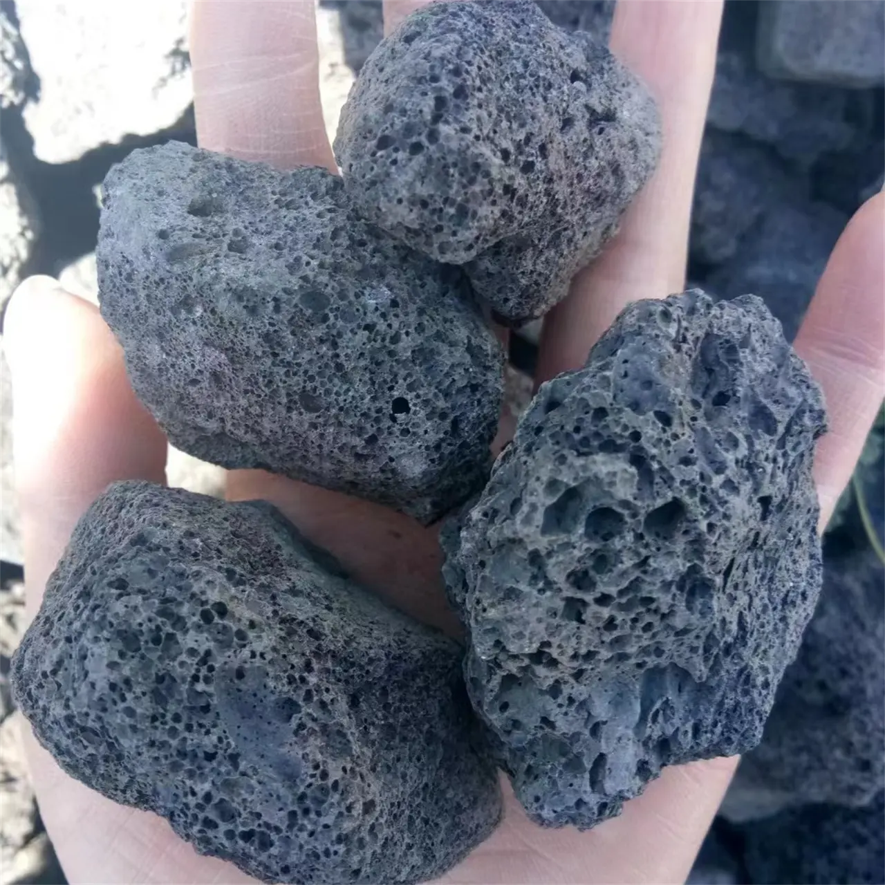 काले लावा रॉक ज्वालामुखीय परिदृश्य पत्थर सजावटी जल निस्पंदन और आवश्यक तेल के लिए