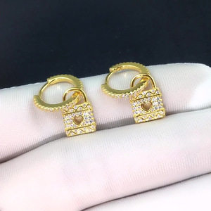 Orecchini Pendenti a Forma di Lucchetto, Orecchini di Tendenza per Donne, Gioielli in Stile Designer - Product Image 6