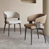 Chaise de salle à manger de style italien minimaliste pour restaurant commercial, design antique moderne, luxe léger, avec accoudoirs et dossier, structure métallique