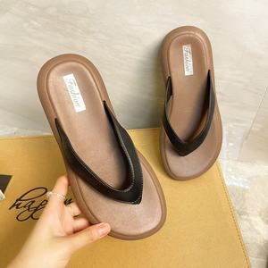 Factory Wholesale Flip-flops for Men, Worn As Outerwear Are Comfortable and Casual Featuring Flat Soles and Beach-style <b>Toe</b> <b>Caps</b> - Product Image 1