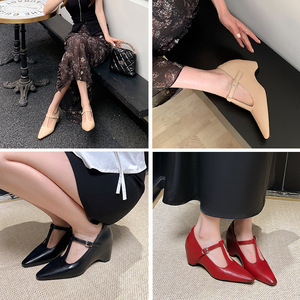 Zapatos de Vestir Rojos con Tira en T y Tacón de Cuña para Mujer, Punta Puntiaguda, Tacón Medio, con Hebilla, Ideales para Oficina y Fiestas - Product Image 2