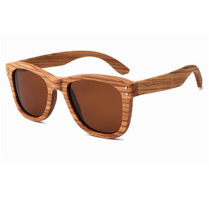 Lunettes de soleil en bois artisanales en gros de luxe avec verres polarisés et embellissements de clous avant - Product Image 3