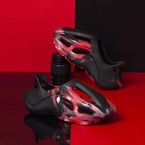 Claquettes de sport en mousse EVA personnalisées style graffiti, à séchage rapide, pour hommes, type baskets ou sandales de plage - Product Image 2