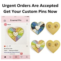 Badges métalliques personnalisés avec logo, broches de mode pour vêtements, épingles de revers en émail souple ou dur en forme de cœur, vente en gros avec carte de support
