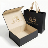 Boîte cadeau personnalisée de luxe en carton rigide noir et beige A4 avec fermeture magnétique et sac en papier