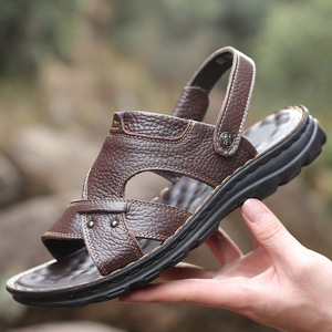 รองเท้าแตะหนังผู้ชายแบบสายไขว้ พื้นหนา กันลื่น สวมใส่สบาย สไตล์วัยรุ่น สีน้ำตาล สีดำ - Product Image 1