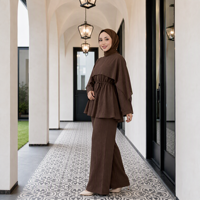 Ensemble Abaya Mexizo personnalisé deux pièces : Cape superposée, haut cintré et pantalon large – Tenue décontractée et modeste pour femmes musulmanes