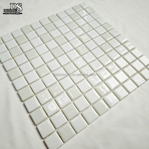 Azulejos fluorescentes cuadrados azules modernos para <span class=keywords><strong>piscina</strong></span>, vidrio de mosaico luminoso para Villa, piso de azulejo de <span class=keywords><strong>piscina</strong></span> que brilla en la oscuridad de cuerpo completo - Product Image 4