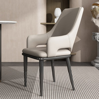 Chaise de salle à manger italienne haut de gamme Design nordique moderne Cuir léger de luxe Dossier confortable pour la maison Hôtel Négociation Métal