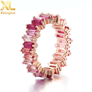 Anillo de Lujo con Gradiente Rosa Padparadscha, Diamantes Baguette Cultivados en Laboratorio, Oro, Bonito Regalo para Boda, Compromiso, Aniversario, Uso Diario - Product Image 1