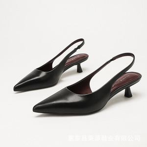 รองเท้าส้นสูงปลายแหลมแบบมีสายรัด - Product Image 5