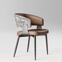Chaise de salle à manger minimaliste italienne noire, design moderne, dossier haut de gamme, fauteuil pour la maison avec revêtement en cuir PU durable