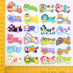 จี้รองเท้าและเข็มกลัดรูปสัตว์ไส้กรอกน่ารัก ทำจากพีวีซี รูปทรงยาว ตกแต่ง<span class=keywords><strong>รองเท้า</strong></span>แบบน่ารักสำหรับรองเท้าแบบสวม - Product Image 3