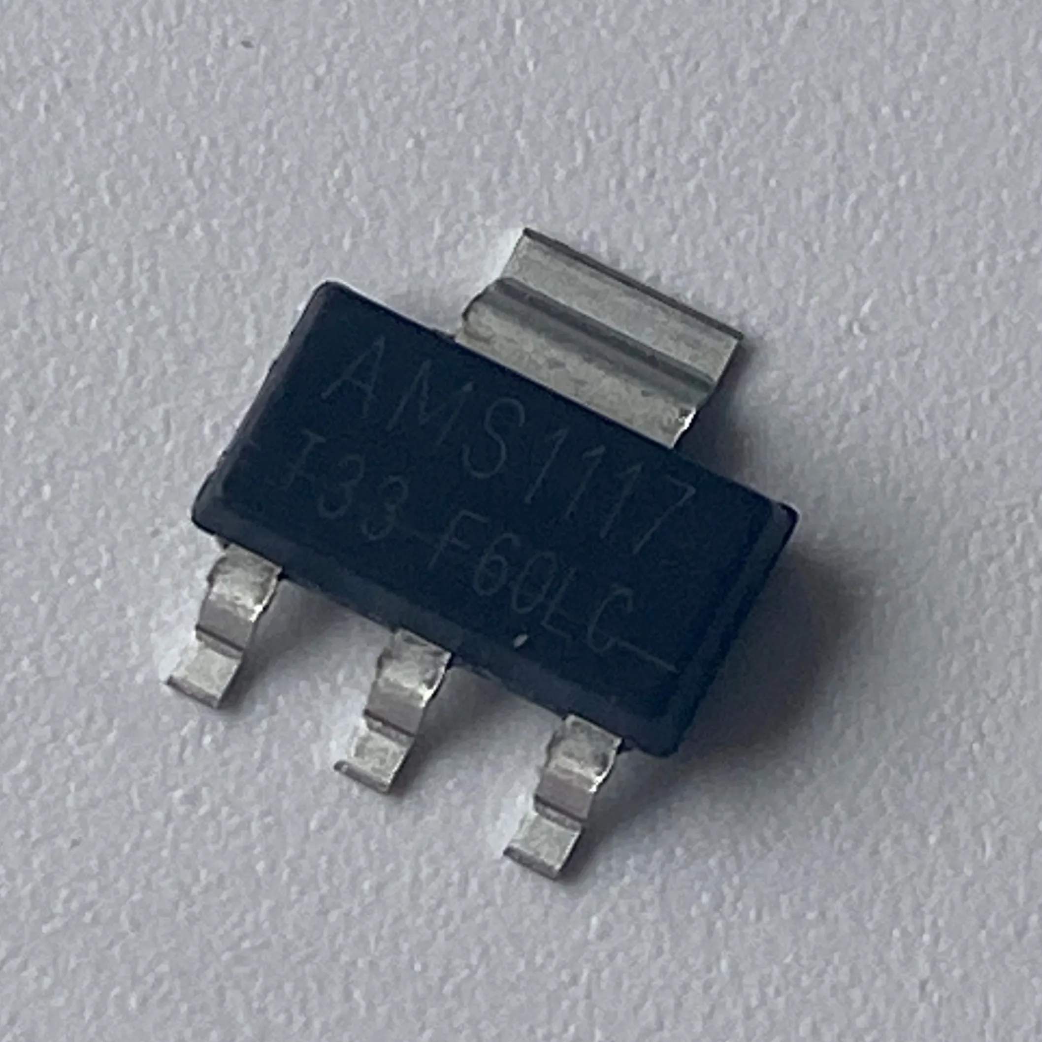 SOT-223-3วงจรควบคุมแรงดันไฟฟ้าแบบ LDO,NCP1117ST33T3G SMD Mosfet