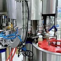 Volledig automatische negatieve druk vulmachine voor vers fruit- en groentesap, honingwater, aanpasbare productiecapaciteit