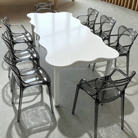 Table d'activités extérieure moderne ondulée pour enfants avec ensemble de chaises en plastique transparent pour location de fêtes en extérieur, crèches et usage domestique