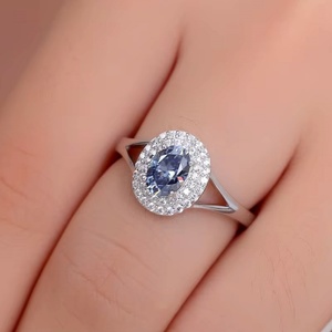 Anillo de Compromiso de Plata de Ley 925 Chapado en Oro Blanco con Moissanita VVS1 de Forma Ovalada, Joyería Nupcial Personalizada de Alta Calidad - Product Image 3