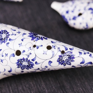 Ocarina en céramique à 12 trous avec porcelaine bleue et blanche Design peint idée cadeau de <span class=keywords><strong>Noël</strong></span> instrument de direction du vent avec sac - Product Image 4