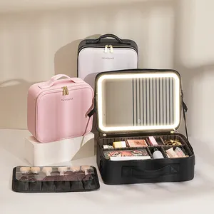 Nueva caja de almacenamiento de cosméticos de escritorio de gran capacidad, bolsa de tren de maquillaje portátil de viaje de cuero impermeable con espejo de luz Led