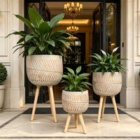 Set Pot Bunga Fiber Clay 3 pcs Ukuran Besar, Dekorasi Bertekstur Daun Bulu, Minimalis, Pot Lantai dengan Kaki Kayu